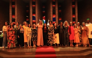 Foto da nova gestão 2023-2026 durante cerimônia de posse na Capela Ecumênica da Uerj